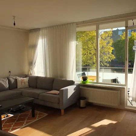Cozy 2 Bedroom Away From Amsterdam