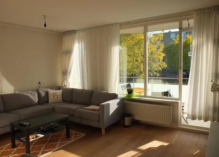 Cozy 2 Bedroom Away From Amsterdam