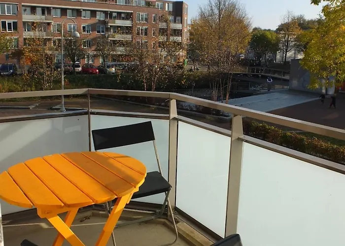 Apartment Cozy 2 Bedroom Away From Amsterdam
