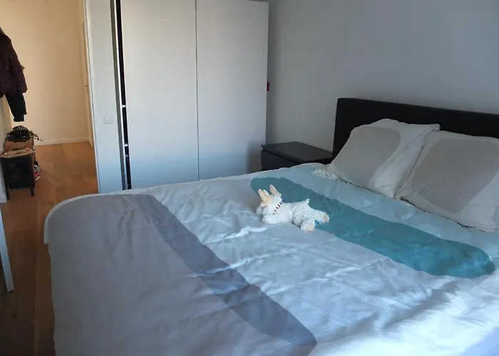 Cozy 2 Bedroom Away From Apartment *