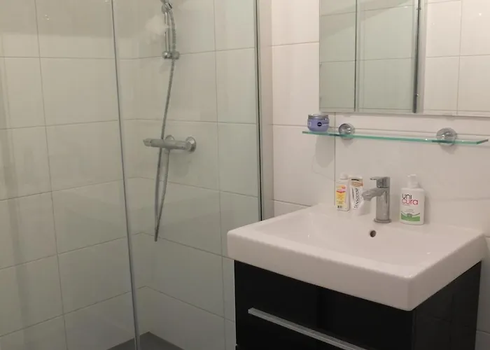 Apartment Cozy 2 Bedroom Away From *