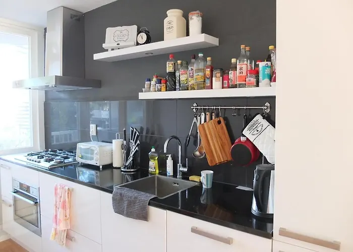 Cozy 2 Bedroom Away From