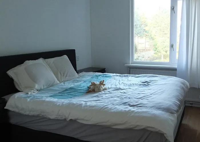 Cozy 2 Bedroom Away From Amsterdam