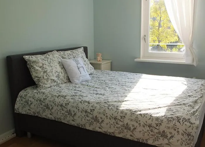 Apartment Cozy 2 Bedroom Away From